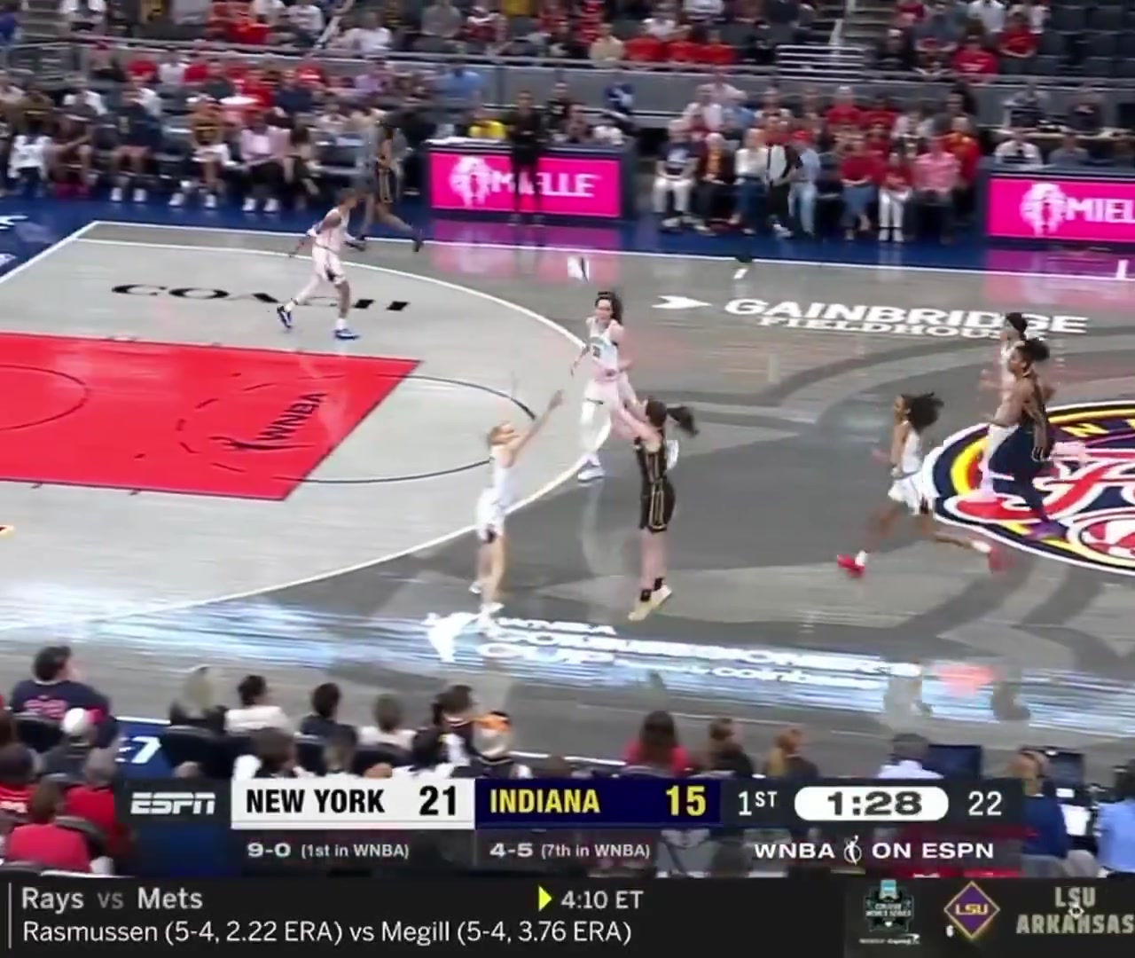 女版库里克拉克40秒內连中三个Logo Shot