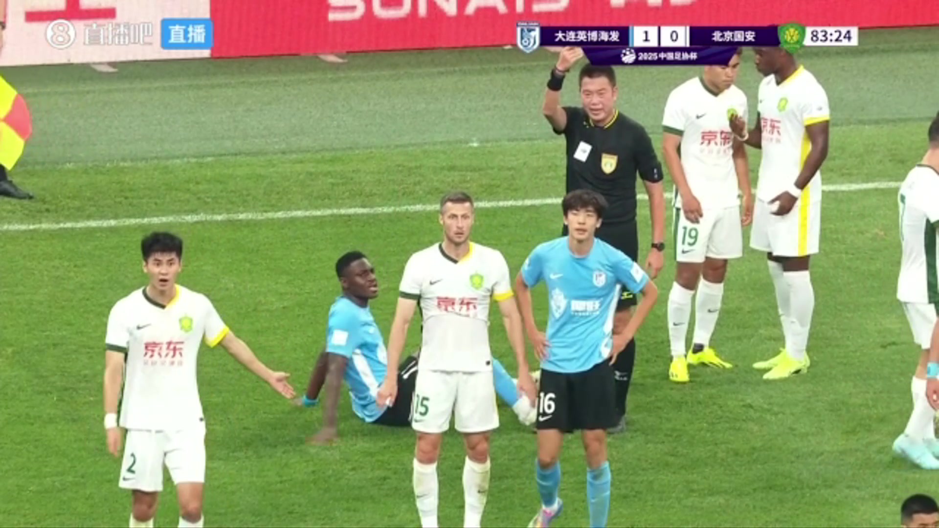 美女解说吴桐跟王楚淇一起说球太危险