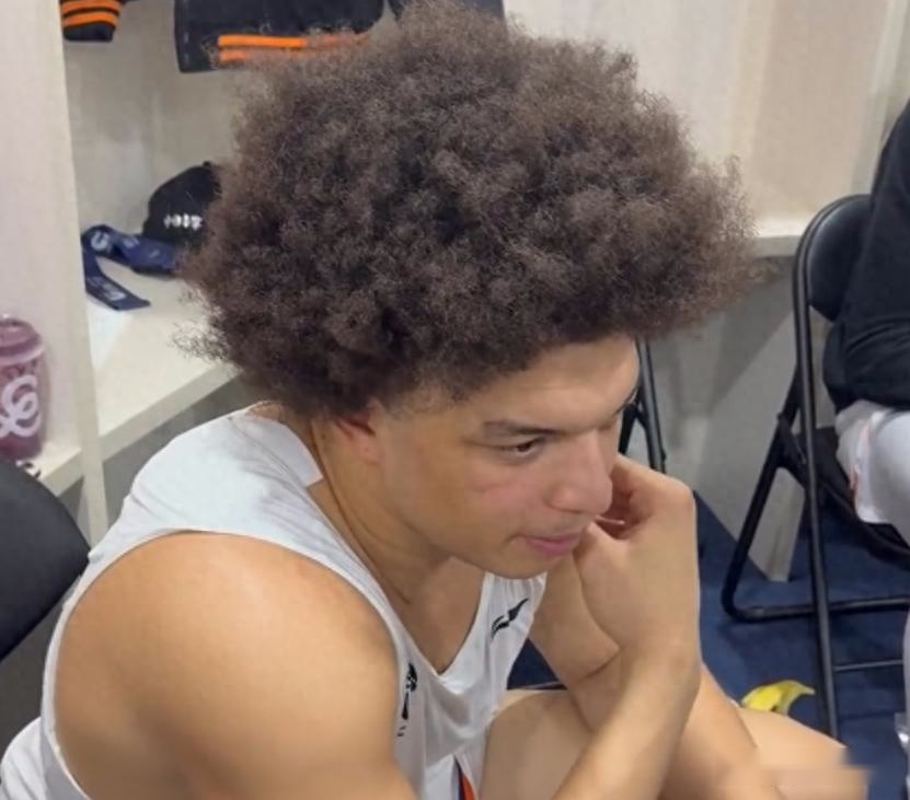 胜广东更衣室采访！洛夫顿谈伤势，白边表露防守态度直指巅峰状态