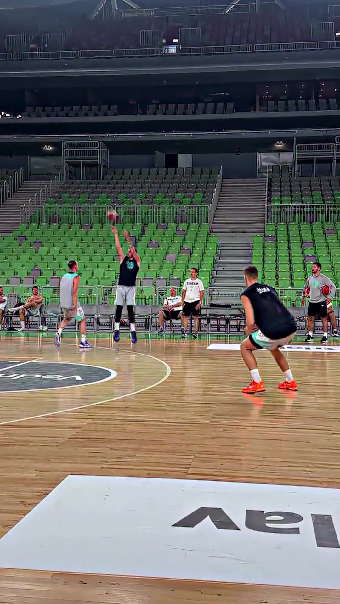 看看瘦下来的东契奇这速率嘎嘎的